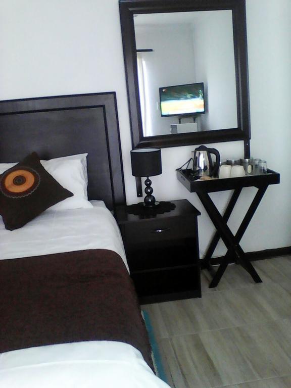 Aliwal Villa Guest Lodge ภายนอก รูปภาพ