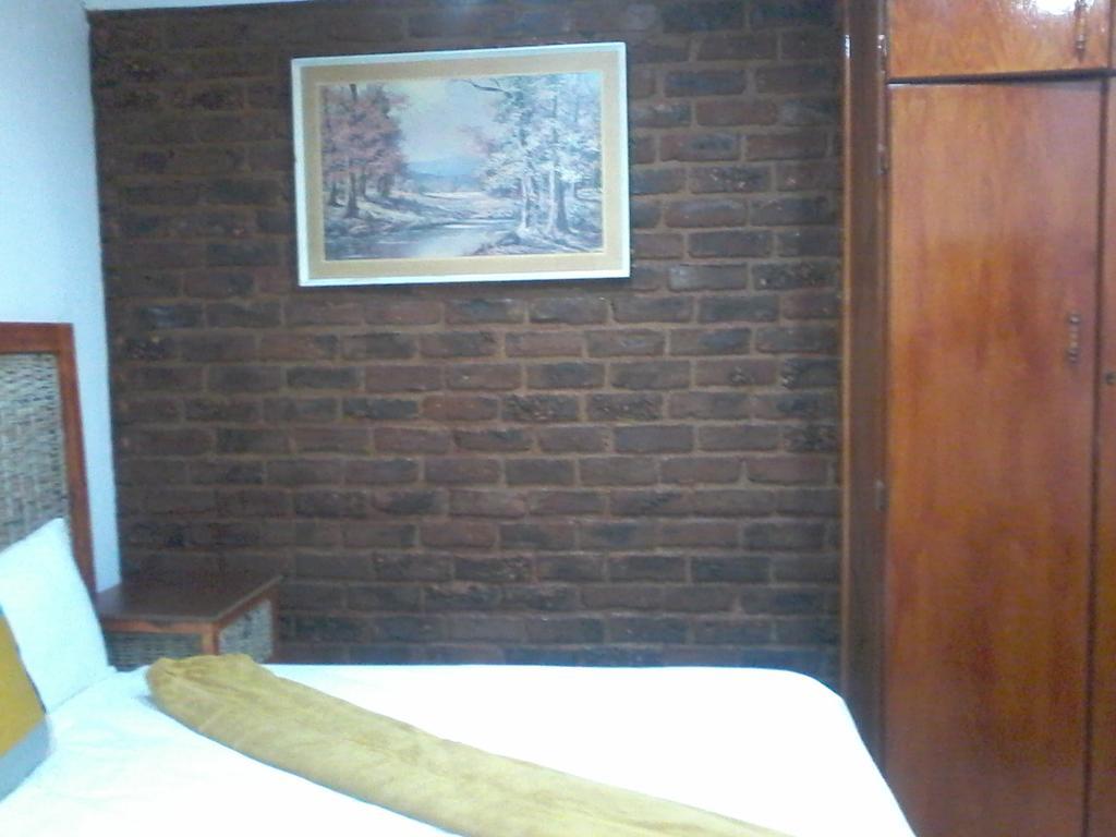 Aliwal Villa Guest Lodge ภายนอก รูปภาพ