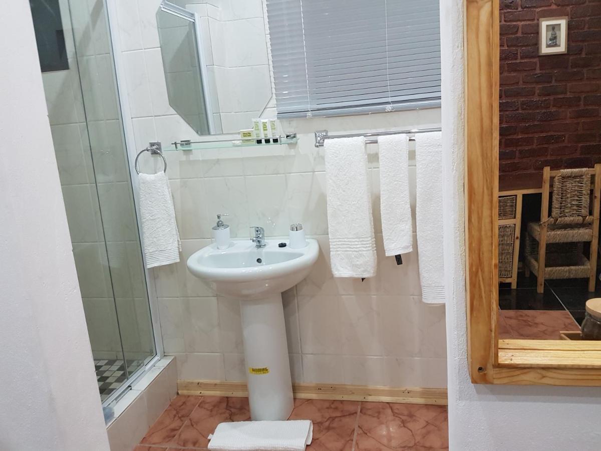 Aliwal Villa Guest Lodge ภายนอก รูปภาพ