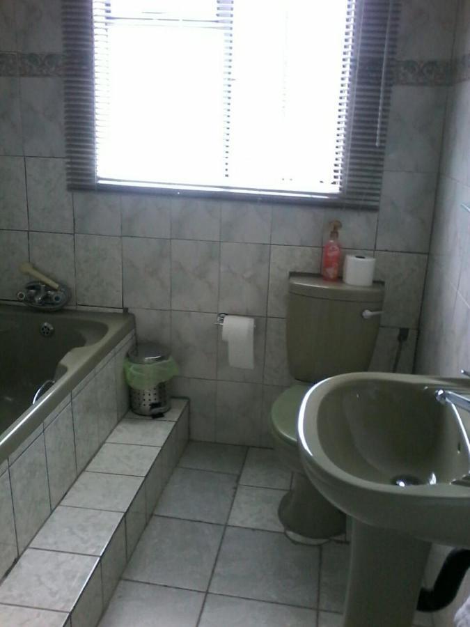 Aliwal Villa Guest Lodge ภายนอก รูปภาพ