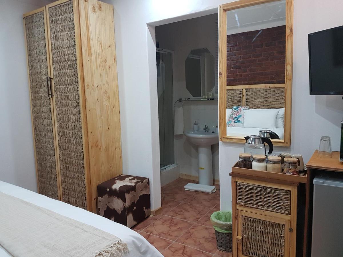Aliwal Villa Guest Lodge ภายนอก รูปภาพ